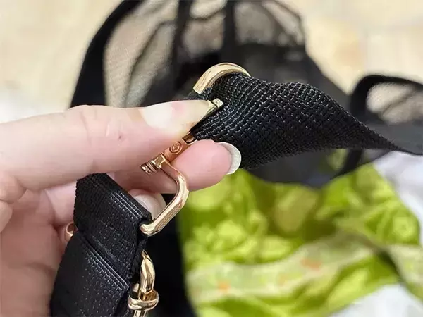 「洗濯カゴはやめた！　300均ストラップと袋で「腰の負担」をなくす裏ワザ」の画像