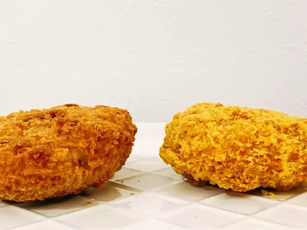 セブン新作『コロッケ』がスゴい！　割ると“とろ～り”チーズ爆発