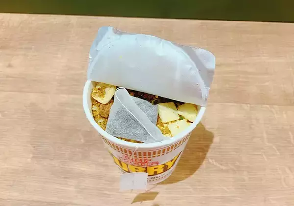 「『カップヌードル』にお湯を注がずに…　30代会社員が作った『激うまアレンジ麺』が？」の画像