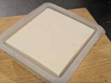 「【診断】豆腐のパック　途中でフィルムが破れたらどう開ける？」の画像1