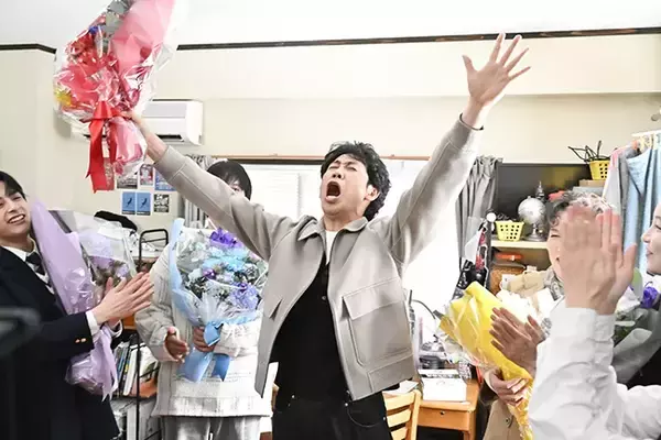 「『ちょっとだけエスパー』撮影終了！　大泉洋「来月からでも続編を撮りたい」」の画像