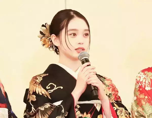 「髙石あかり、生見愛瑠、上坂樹里たちが晴れ着で登場　今年の抱負は…？」の画像