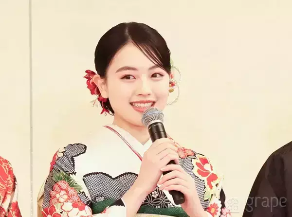 「髙石あかり、生見愛瑠、上坂樹里たちが晴れ着で登場　今年の抱負は…？」の画像