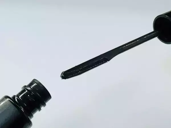 マスカラ、まだ中身があるのにパサパサ…　花王に聞いた『最後まで使い切る方法』とは