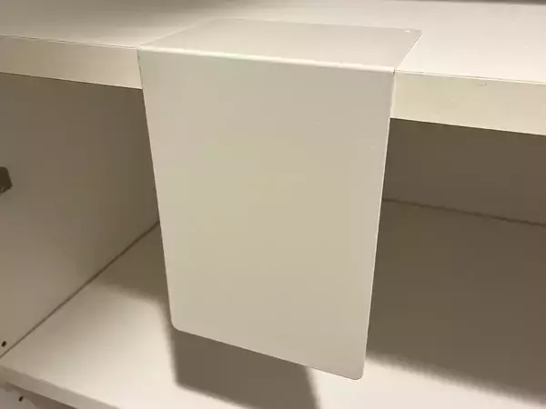 ブックエンドの便利な『じゃない使い方』　小物を浮かせる2つの収納法に「早くやればよかった」