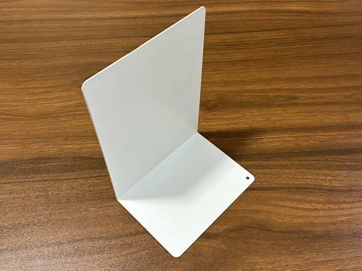 ブックエンドの便利な『じゃない使い方』　小物を浮かせる2つの収納法に「早くやればよかった」
