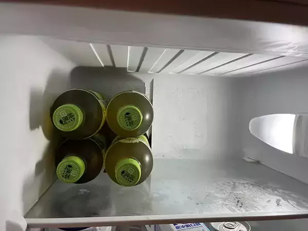 「冷蔵庫が110円で「スッキリ！」　ブックエンドの意外すぎるキッチン活用法3選」の画像