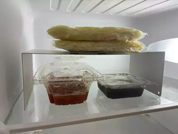 「冷蔵庫が110円で「スッキリ！」　ブックエンドの意外すぎるキッチン活用法3選」の画像