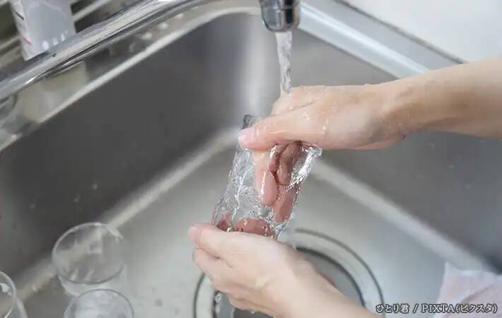白くくもったグラスに調味料？　プロが実践する『正しいお手入れ』は