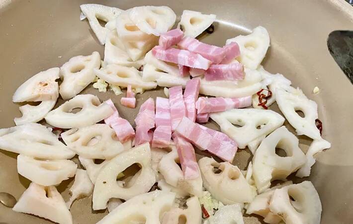 レンコンが使い切れない！そんな時は…？　味の素公式のレシピが子供に大好評