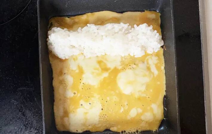 玉子焼きに『余ったご飯』を入れてみて　「小腹が空いた時」「高校生の弁当に」