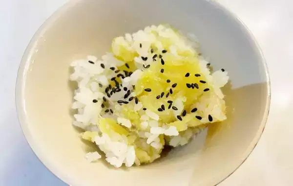 「「え、丸ごと入れるの！？」　炊飯器に米と一緒に入れたのは…【旬レシピ】」の画像