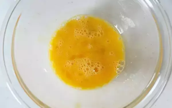 「いつもの作り方は忘れて！　出汁も砂糖も使わない『玉子焼き』に「最高！」「弁当にピッタリ」」の画像