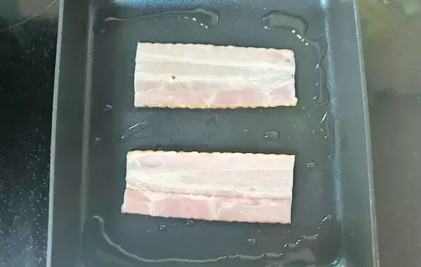 「いつもの作り方は忘れて！　出汁も砂糖も使わない『玉子焼き』に「最高！」「弁当にピッタリ」」の画像