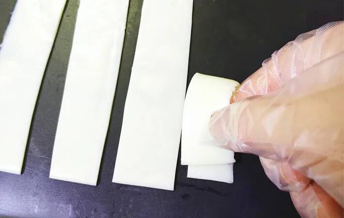 「モチモチしておいしい！」サツマイモの生地で包んだのは？