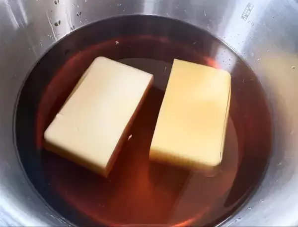 「豆腐をそのままドーン！ 簡単『とうめし』に家族が「意外とウマい」「味が染みてる」」の画像