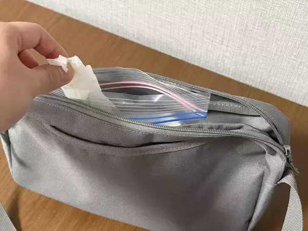 「トイレットペーパーは『芯』を抜いて使う！　アウトドアや災害時に便利なアイディア」の画像