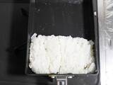 「余った『冷凍ご飯』を玉子焼き器へ！　焼き上がりに「これハマる」」の画像2