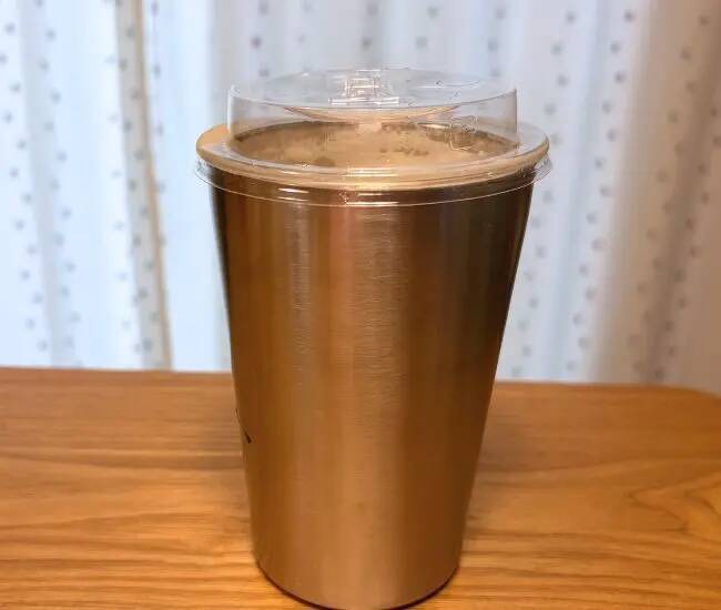 コンビニコーヒーをそのまま入れると？　ダイソー『タンブラー』の実力に「何個も欲しい！」