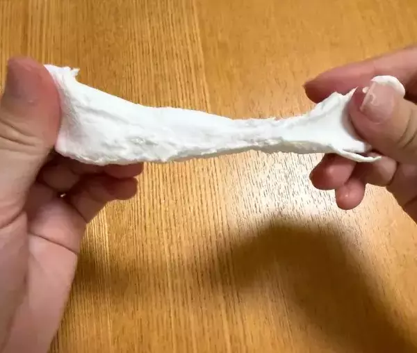 「ダイソー『のびーるねんど』　配管の隙間に詰めてみたら…　結果に「効果テキメン」」の画像