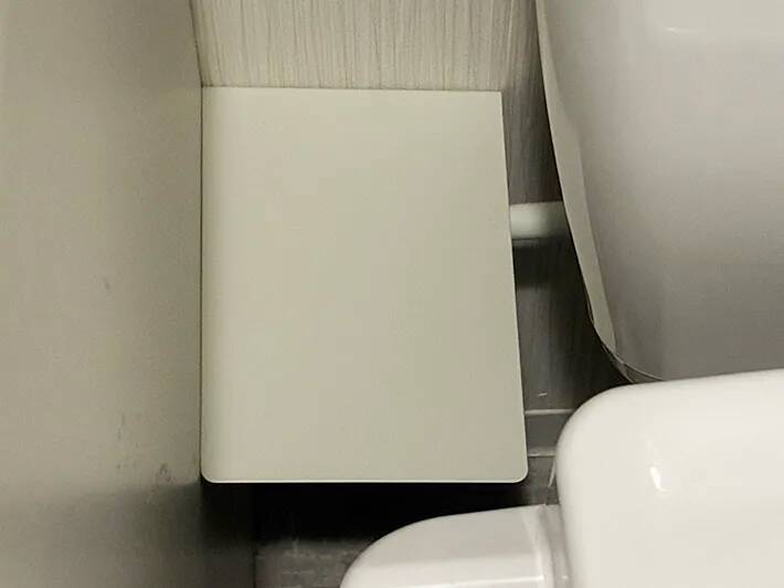 トイレのデッドスペースに『浮かせる収納』　100均アイテム2種を生かすと「手間が減った！」