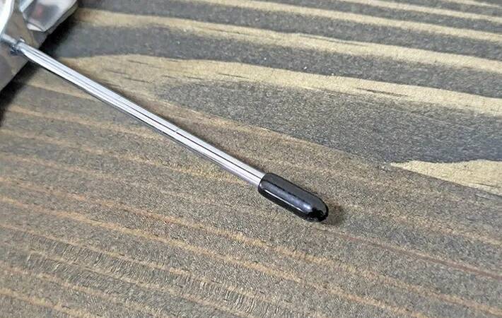 スリコで買った『スカート用のハンガー』　狭いクローゼットが快適になる使い方に「なんて便利！」