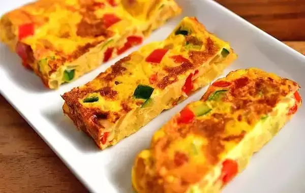 「玉子焼き器に流して焼くだけ！　巻かない＆包まない「カンタン卵おかず」【管理栄養士】」の画像