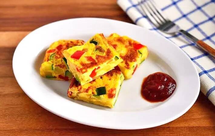 玉子焼き器に流して焼くだけ！　卵と夏野菜の簡単おかずが「包む手間なし」「冷めてもOK」【管理栄養士】