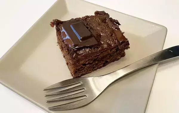 「スーパーカップ、そのまま食べない！　ホットケーキミックスと混ぜて焼けば「しっとりケーキになった」」の画像