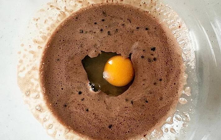 スーパーカップ、そのまま食べない！　ホットケーキミックスと混ぜて焼けば「しっとりケーキになった」