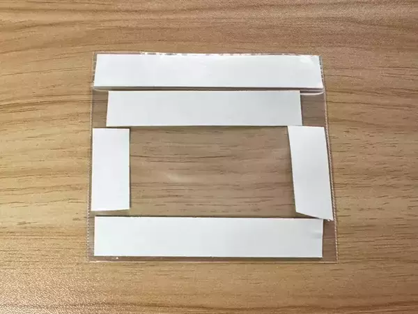 「いらない『チャック袋』が宝物に！？　両面テープを貼って…」の画像