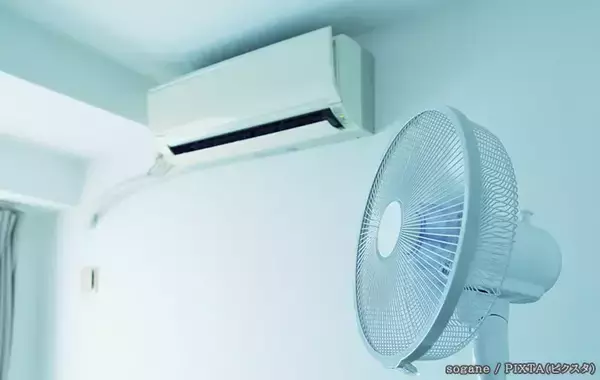 「『扇風機をつけたまま寝ると身体に悪い』は本当？　医師に聞いた「注意したい使い方」」の画像