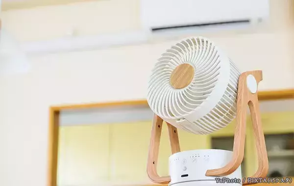 「『扇風機をつけたまま寝ると身体に悪い』は本当？　医師に聞いた「注意したい使い方」」の画像