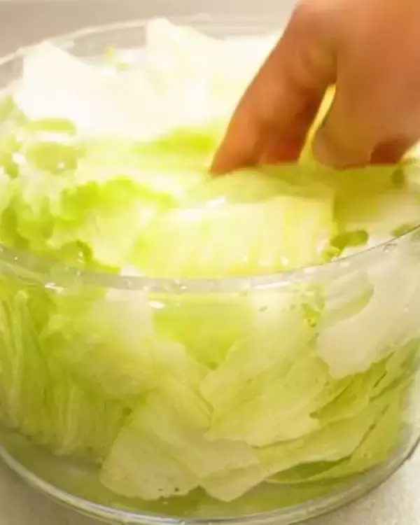 「「その手があったか」　レタスのオイル蒸しに「簡単すぎ」「野菜が進む」」の画像