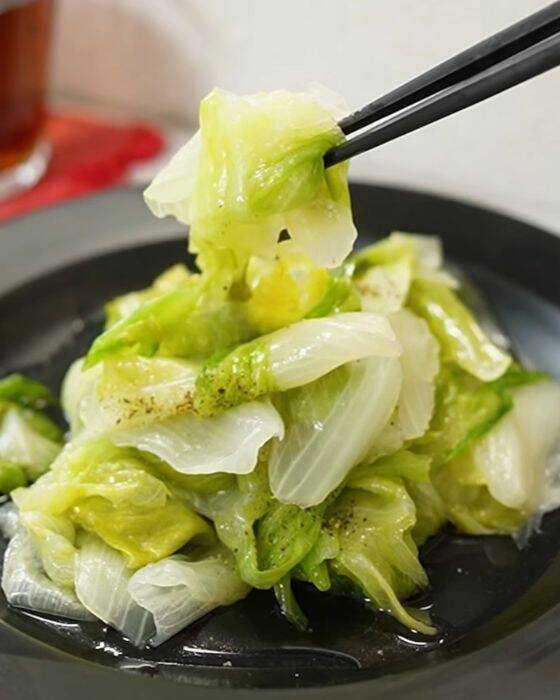 「その手があったか」　レタスのオイル蒸しに「簡単すぎ」「野菜が進む」