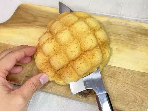 メロンパン好きは試して！　半分にカットして挟んだものに「食べる手が止まらない！」