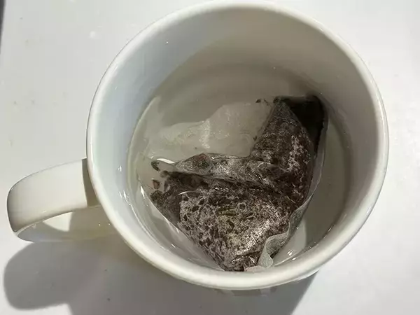 「麦茶を電子レンジに入れて2分半　伊藤園直伝の作り方が「夏に便利！」」の画像