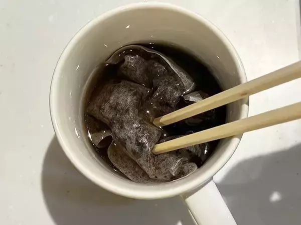 「麦茶を電子レンジに入れて2分半　伊藤園直伝の作り方が「夏に便利！」」の画像