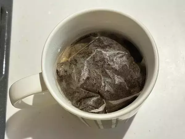 「麦茶を電子レンジに入れて2分半　伊藤園直伝の作り方が「夏に便利！」」の画像
