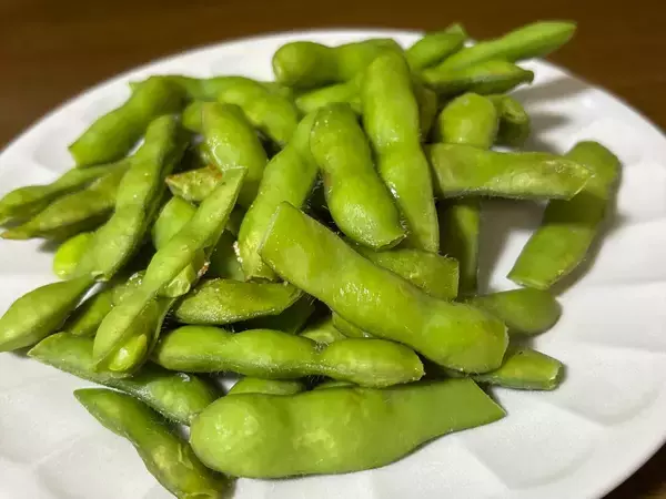 「枝豆は蒸すのもアリ！　塩に『ちょい足し』で「こんなに味が違うとは」」の画像
