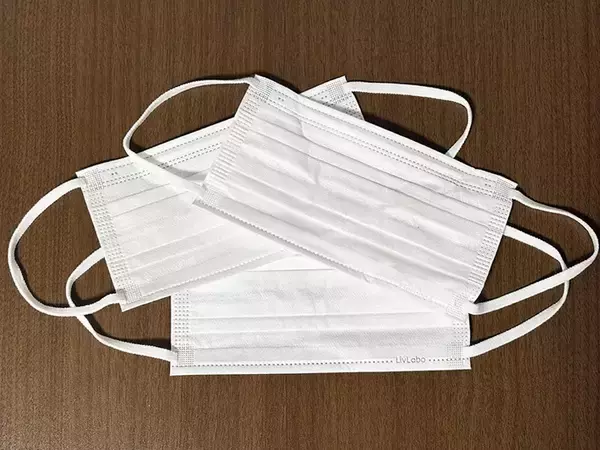 「折りたたんだマスクで拭くだけ！　笑っちゃうほど蛇口がピカピカになった【活用法】」の画像