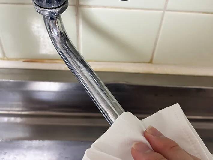 折りたたんだマスクで拭くだけ！　笑っちゃうほど蛇口がピカピカになった【活用法】