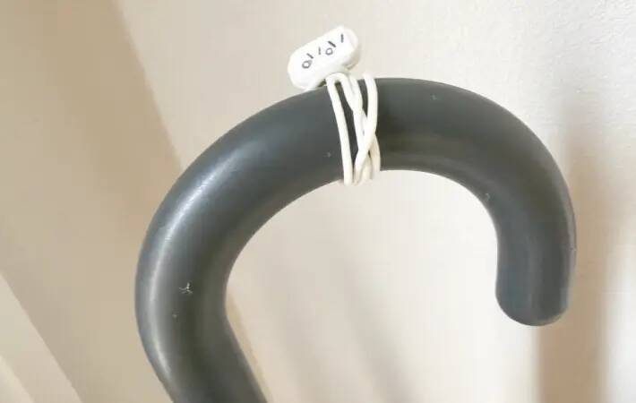 傘に巻き付けて？無印良品『マルチバンド』の意外な使い方に「これは便利」