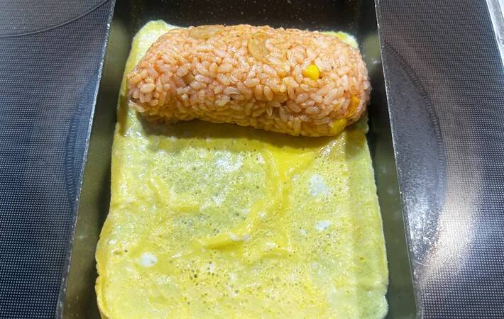 『玉子焼き＝おかず』じゃない！　切ってびっくりの玉子焼きがこちら！【お弁当レシピ】