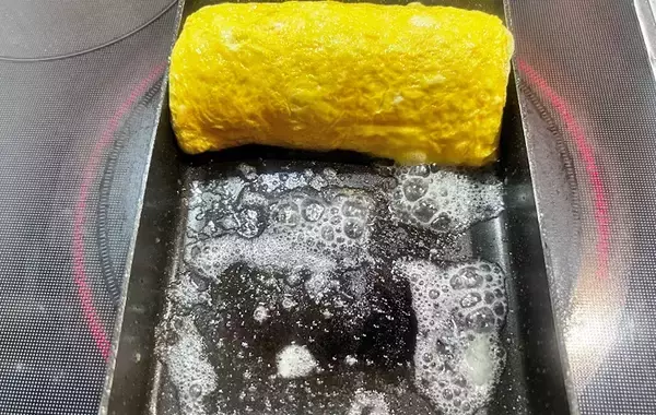 「『玉子焼き＝おかず』じゃない！　切ってびっくりの玉子焼きがこちら！【お弁当レシピ】」の画像