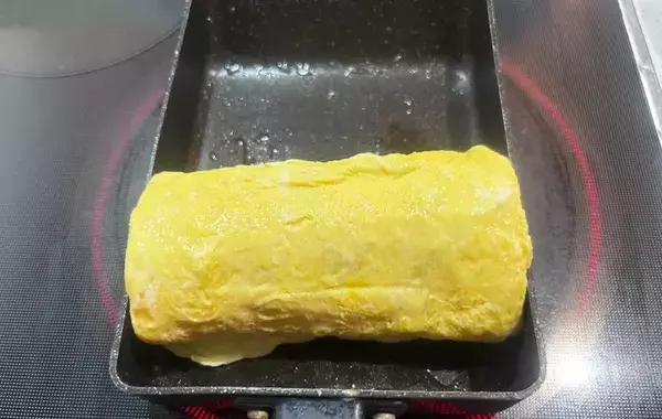 「『玉子焼き＝おかず』じゃない！　切ってびっくりの玉子焼きがこちら！【お弁当レシピ】」の画像