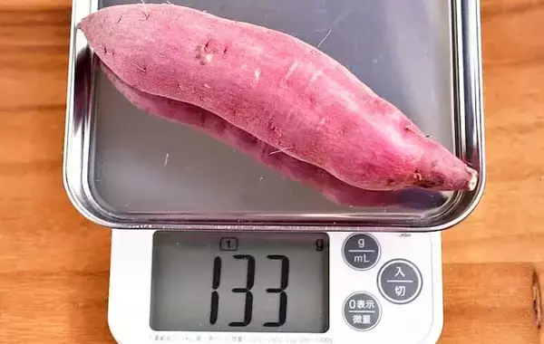 「サツマイモを丸ごと炊飯器に…？　管理栄養士おすすめの簡単レシピ」の画像