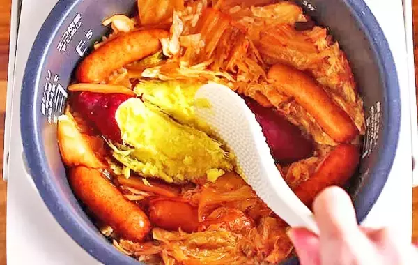 「サツマイモを丸ごと炊飯器に…？　管理栄養士おすすめの簡単レシピ」の画像