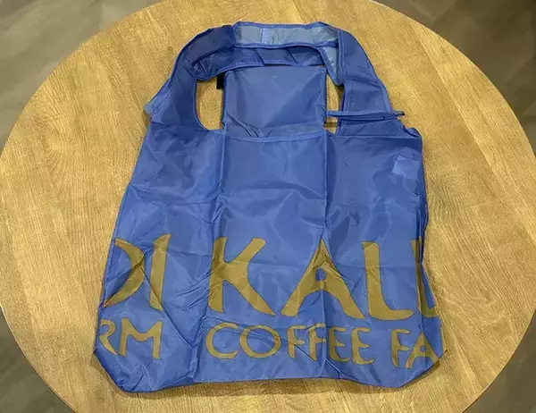「【カルディ】350円のエコバッグが便利！　手洗い可能で「コスパ抜群」」の画像