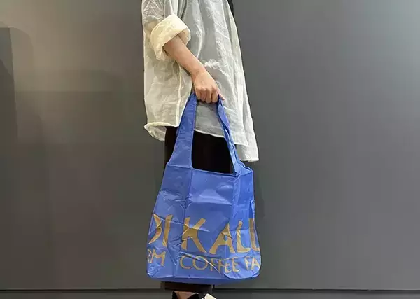 「【カルディ】350円のエコバッグが便利！　手洗い可能で「コスパ抜群」」の画像